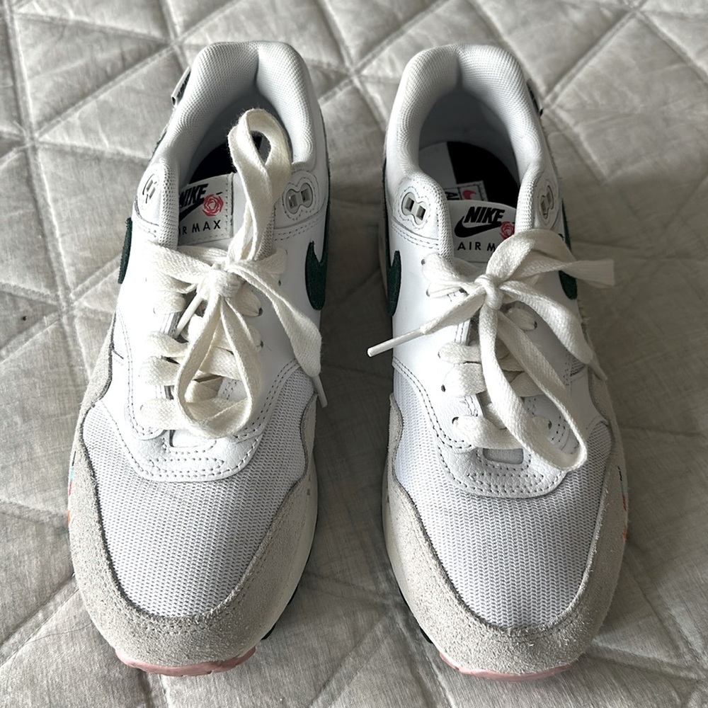 Nike Air Max lightly worn